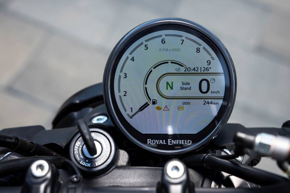 Royal Enfield Guerrilla 450_Tripper Dash Close Up