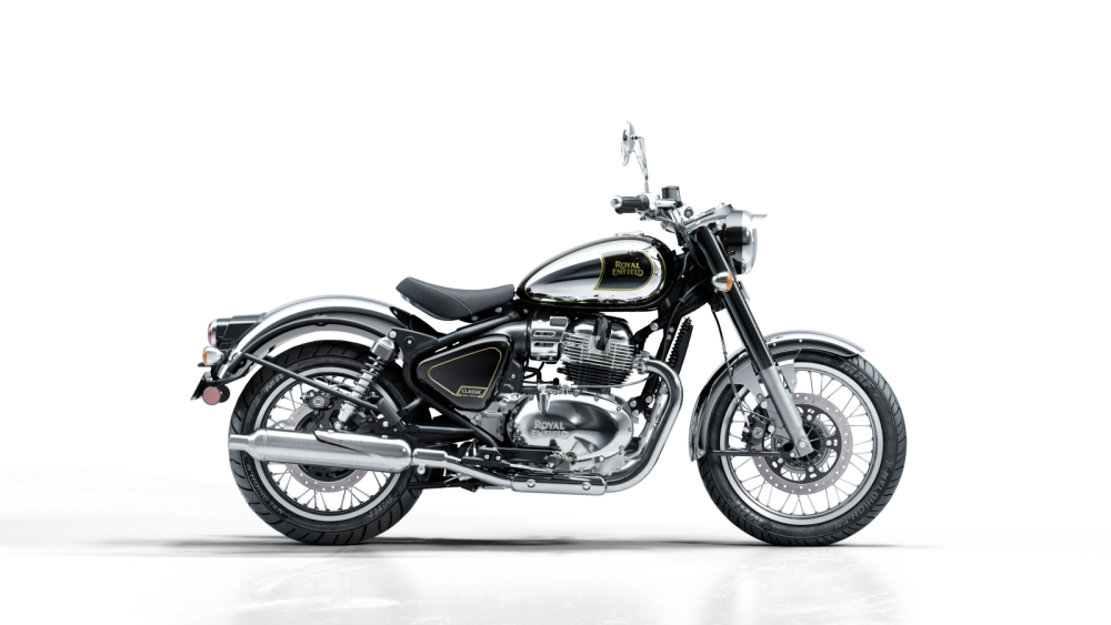 1600x900_Classic 650 Black Chrome_17